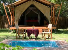 Keremasi Camp Lake Natron，位于Mtowabaga的带泳池的酒店