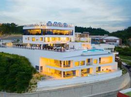 Pohang T-Bay Hotel and Pool Villa，位于浦项的酒店