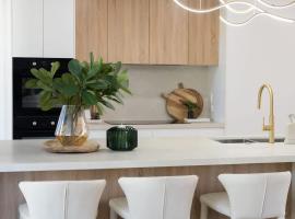 Solar Pool & Luxury Beach Villa，位于Bokarina的酒店