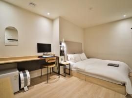 Cheongju The & Just Stay Chungbuk University Branch，位于P'ungnyŏn-gol的带按摩浴缸的酒店
