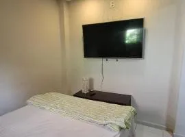 Quarto Duplo com cama extra, banheiro privativo e cozinha