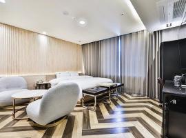Incheon Hound Geomdan New Town，位于Kimp'o的汽车旅馆