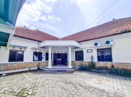 RedDoorz Syariah at Griya Wisata Wonogiri，位于Wonogiri的酒店