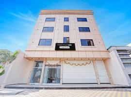 Super Townhouse Oak Aurobindo Hospital Formerly Hotel Aashiyana，位于Mānglia的酒店