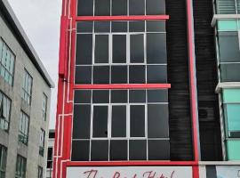 Hotel The Red，位于Jenjarum的酒店