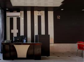 OYO Lucky Hotel，位于Auraiya的酒店