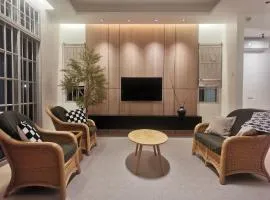 Room-Only or Entire Ryui's Bungalow 5,403sqft
