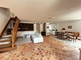Les Ecuries, sur un domaine châtelain