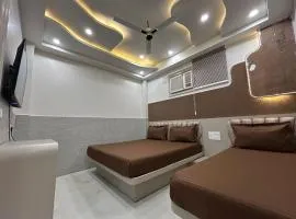 Hotel Shree Guru Couple friendly At New Delhi Railway Station