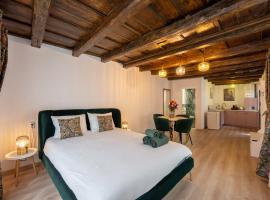 House Four，位于锡吉什瓦拉的酒店