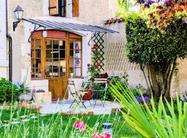 Maison Chinsa，位于Saint-Angeau的酒店