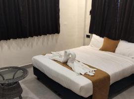 Hotel Sulochana，位于Dehu的酒店