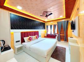 HOTEL PREMIUM PARADISE! SANGEETA! - Luxurious Lake View Rooms With Balcony - Free Parking & Wi-fi - Restaurant Facilities Available Near Mall Road - A Luxuary Four Star Hotel In Nainital，位于奈尼塔尔的酒店