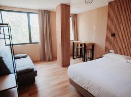 Polotel，位于巴利亚多利德的带停车场的酒店