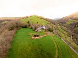 Parcel Tiny House Bele Ame au coeur des Pyrénées，位于格尔姆的酒店