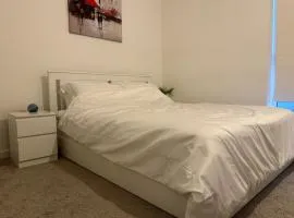 Spacious en-suite room near Rainham & Dagenham