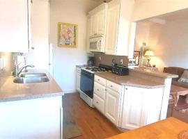 Full 1 Bed Beach Condo #227，位于卡宾特里拉的酒店