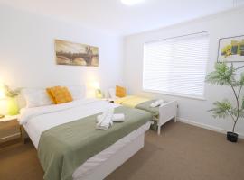 Relaxing Two-Bedroom Retreat Near the Airport，位于珀斯的酒店