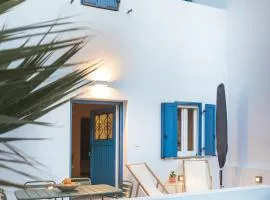 Daphni Premium Apartment - Peaceful Veranda Stay in Tinos Old Town