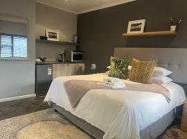 Luxury Suites on Santorini，位于东伦敦的酒店