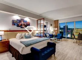 Lucky Gem Penthouse & Luxury Suites at Signature Resort, Balcony Strip View 3505