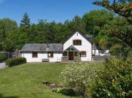 White Horse Farmhouse - Luxury Retreat