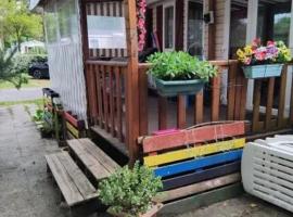 Bungalow id&eacute;al &agrave; Saint-Jean-de-Monts avec piscine，位于圣让-德蒙的简易别墅