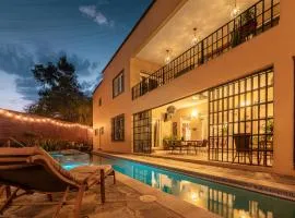 Casa Feliz Jacuzzis Alberca Gimnacio Vapor PingPong Billar Cuarto de Video