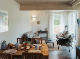 NEU "Rügen Resørt Sagard" großzügige, gemütliche Doppelhaushälfte "Elsa" mit Terrasse，位于萨加尔德的酒店