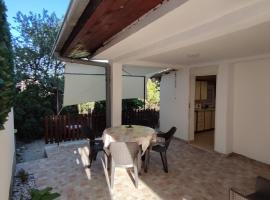 Holiday home Sutomore，位于苏托莫雷的酒店