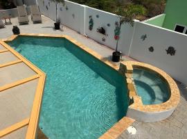 Paradera Palms 2 Bedroom，位于帕拉德拉的酒店