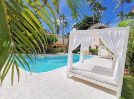 TROPICAL SUITES VILLAS and HOMES - BEACH CLUB, SPA, RESTAURANTS - playa LOS CORALES，位于蓬塔卡纳的酒店