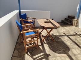 Andros Guesthouses，位于安德罗斯的带停车场的酒店
