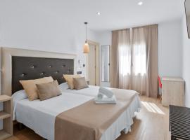 Hotel Costa Brava，位于罗萨斯的酒店