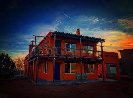 Oranch House, Studio & Wilderness，位于卡纳布的公寓