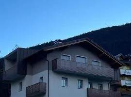 吉内斯特拉公寓