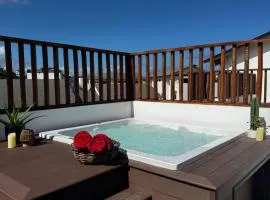 3BR & Rooftop Jacuzzi Near Beach