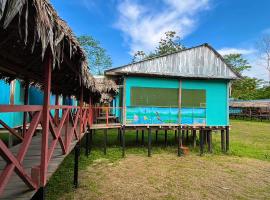 Capinuri Lodge - Rio Amazonas - Iquitos Perú，位于伊基托斯的青旅