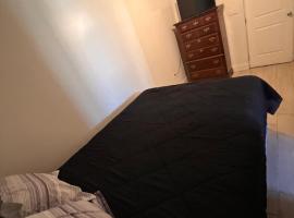 Downtown Secluded Room 2，位于凤凰城的酒店