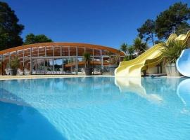Mobil home Camping Les Embruns 4 étoiles，位于雷日卡普费雷的酒店