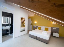 Rossy Palace - Amalficoast Suites，位于阿杰罗拉的酒店