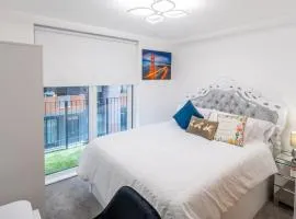 Mega7 Luxury 2bedrooms Apartment - 2baths, 3toilets plus Balcony and Free Car park
