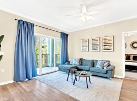 2BR Condo - Pool Hot Tub & Games - Near Disney，位于奥兰多的酒店