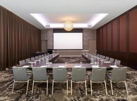 沃里克农场假日酒店，位于沃里克农场的酒店