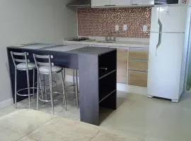 Lindo JK para 2 pessoas com garagem wifi e ar condicionado