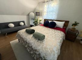 Elegant Long Island Room，位于法明代尔的酒店
