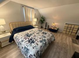 Charming Long Island Room，位于法明代尔的酒店