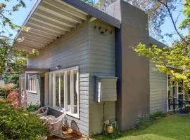 Crabapple Southside Mountain Cottage Pet Friendly