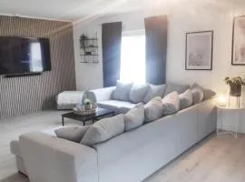 House with large hot tub in Bø, room for 2 families!