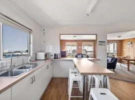 Watts Surf Shack in Gracetown